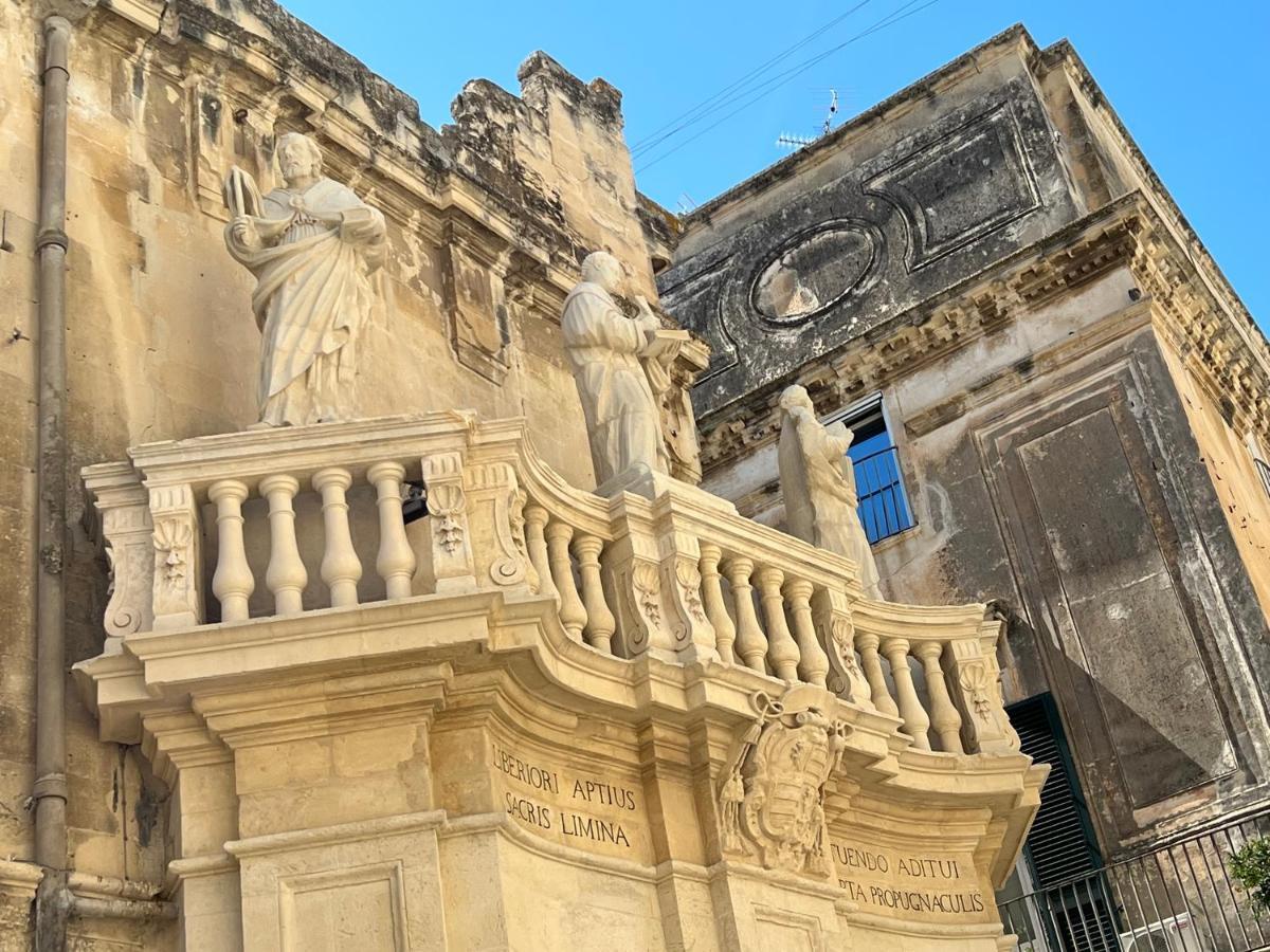 Ai Propilei Del Duomo Luxury Suite Лече Екстериор снимка
